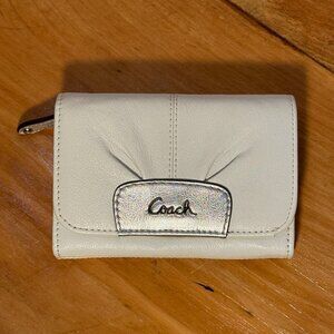 BRAND NWT Coach Compact Clutch Ashley Leather Folio Wallet F46359 in White/Silve